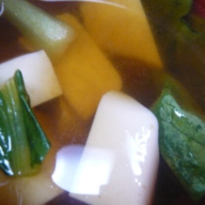sweet sweet ♡さん、おはよ～～～今朝のお味噌汁はこちらに・・・・小松菜も豆腐も早く使わないと・・・・と思ってて、救世主なレシピだわ(#^.^#)